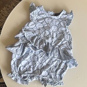 Rabbit Moon Circle Patterned Baby Ruffle Shorties Romper 12-18 m